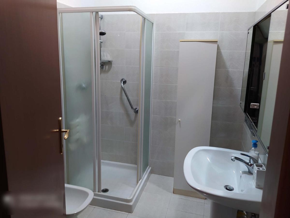 Stanza Con Bagno Ed Accesso Privati Hotel Триест Екстериор снимка